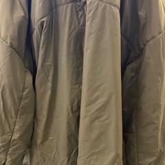 Chaqueta Kaki, ha sido reportado por MEININGER Hotel Bruxelles Gare du Midi con iLost