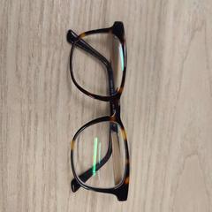 Glasses de vue brunes, as reported by IKEA Liège using iLost