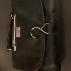 Sac Black, a été signalé par MEININGER Hotel Dresden Zentrum utilisant iLost