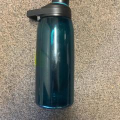 병 Camelbak blauw, iLost를 사용하여 Burgers' Zoo에 보고됨