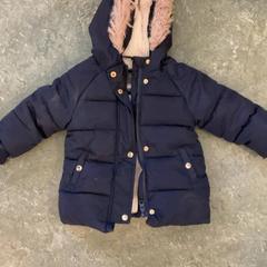 Chaqueta Blauw, bontkraag, primark, ha sido reportado por Artis con iLost