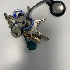 Chaveiro met druppels en blauwe haak, como reportado por Gemeente Ede utilizando o iLost