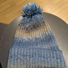 Hatt modrá, som rapportert av IKEA Brno ved bruk av iLost