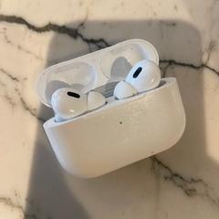 Zatyczki do uszu Apple, zgłoszono przez Conscious Hotel Museum Square przy użyciu iLost