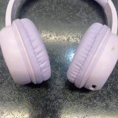 Sluchátka, jak nahlášeno Rotterdam The Hague Airport pomocí iLost