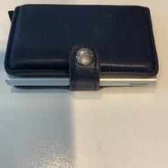 Pasjehouder Ennachat, zgłoszono przez Gemeente Amsterdam przy użyciu iLost