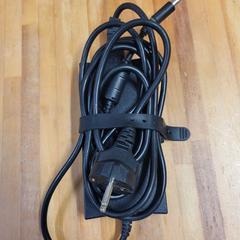 Chargeur d’ordinateur portable, a été signalé par Bolognalaan 101 utilisant iLost