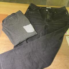 بنطلون جينز Jeans and Tshirt، كما تم الإبلاغ عنه بواسطة MEININGER Hotel Berlin East Side Gallary عبر iLost