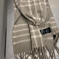 Kendő Crème  sjaal, amint azt IKEA Haarlem az iLost segítségével jelentette.