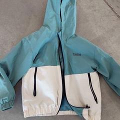 Manteau enfant & Tapal’oeil  ans, como reportado por IKEA Brest Guipavas utilizando o iLost