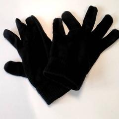 Guantes, ha sido reportado por Gemeente Puurs-Sint-Amands con iLost