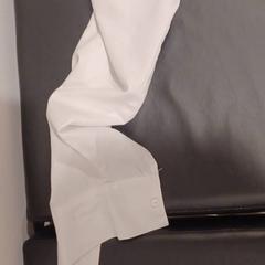 Shirt blanca de manga larga, as reported by RÍO Shopping - Valladolid using iLost
