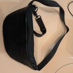 İLost kullanarak Winkelcentrum Vier Meren en Polderplein tarafından bildirildiği gibi Çanta zwart
