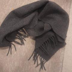 Šátek, jak nahlášeno Internationaal Theater Amsterdam pomocí iLost