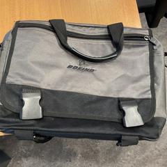 Brašna na notebook van der vugt., jak nahlášeno Gemeente Amsterdam - Bureau Gevonden Voorwerpen pomocí iLost