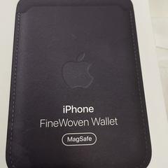 iPhone Wallet in verpakking، كما تم الإبلاغ عنه عبر iLost