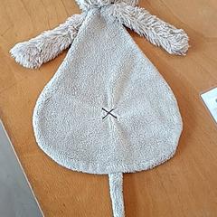 Plüss pofon Met speen, amint azt UMC Utrecht az iLost segítségével jelentette.