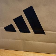 Purchase adidas ad, as reported by Designer Outlet Roermond using iLost