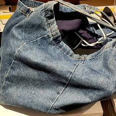 핸드백 Jeans tas, iLost를 사용하여 Bibliotheek Neude (Utrecht)에 보고됨