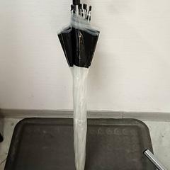 Paraugas, segundo informou IKEA Brest Guipavas usando iLost