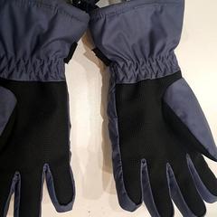 Guanti Blauw/grijs, come riportato da IKEA Wilrijk utilizzando iLost