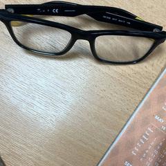 Lentes, segundo informou Sheraton Brussels Airport Hotel usando iLost