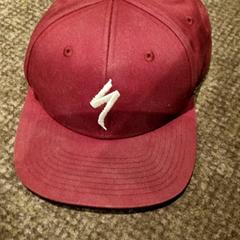 Kšiltovka, jak nahlášeno Van der Valk Hotel Apeldoorn - De Cantharel pomocí iLost