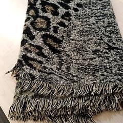 Sál echarpe, amint azt IKEA Tours az iLost segítségével jelentette.