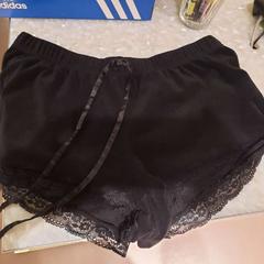 Rövidnadrág Shorts found at Room No. 224, amint azt Conscious hotel Oudegracht az iLost segítségével jelentette.