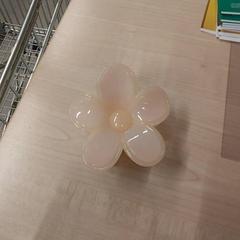 ヘアークリップ Fleur rose がiLostで IKEA Bayonne Ametzondo によって報告されました