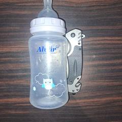 Flasche en een zakmes, gemeldet von Van der Valk Rotterdam Blijdorp über iLost