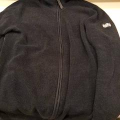 Mellény Donkerblauw, amint azt Van der Valk Hotel Schiphol az iLost segítségével jelentette.