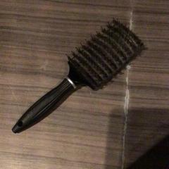 Cepillo para el pelo, ha sido reportado por Van der Valk Hotel Zwolle con iLost