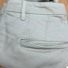 ズボン panta がiLostで Sheraton Brussels Airport Hotel によって報告されました