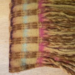 Šátek Brown, jak nahlášeno MEININGER Hotel Berlin East Side Gallary pomocí iLost