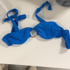 بلوزة بيكيني bikiji، كما تم الإبلاغ عنه بواسطة Silver Sands Beach عبر iLost