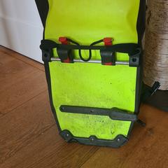 Gele fietstas، كما تم الإبلاغ عنه عبر iLost