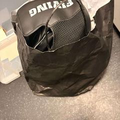 İLost kullanarak Ramada by Wyndham Amsterdam Airport Schiphol tarafından bildirildiği gibi Çanta paper  black