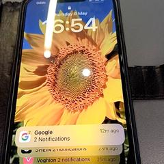 Telemóvel In een zwarte telefoonhoes., como reportado por Qbuzz GD Groningen HS utilizando o iLost