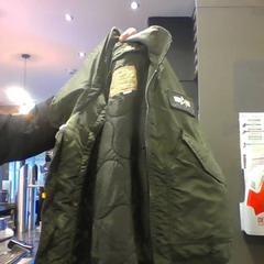 Jacka Light green Jacke, rapporterat av MEININGER Hotel Hamburg City Center med iLost