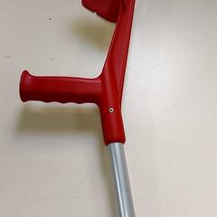 Medische hulpmiddelen - kruk rood، كما تم الإبلاغ عنه بواسطة Centraal magazijn عبر iLost