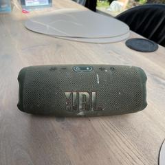 Groene JBL charge 5, come riportato a iLost