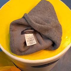 Hat grå lue, zoals gemeld door IKEA Furuset met iLost