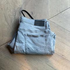 Farmer shorts, amint azt Hotel Apeldoorn az iLost segítségével jelentette.