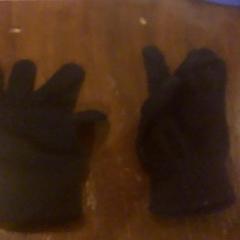 Rukavice Zwarte handschoenen, jak nahlášeno Café Leentje pomocí iLost