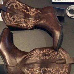 Laarzen Brown female boots, zoals gemeld door Van der Valk Hotel Amsterdam Zuidas met iLost