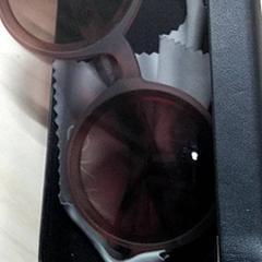 Etui à lunettes avec lunettes, a été signalé par IKEA Gent utilisant iLost