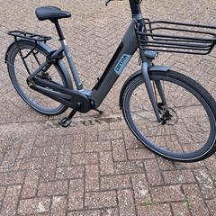 Grijsgroene electrische damesfiets, segundo informou a iLost