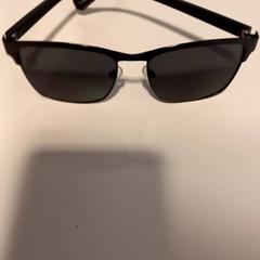 Sunglasses, as reported by Arriva Limburg Noord using iLost