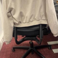 Jas -, zoals gemeld door ibis Styles Rotterdam Ahoy met iLost